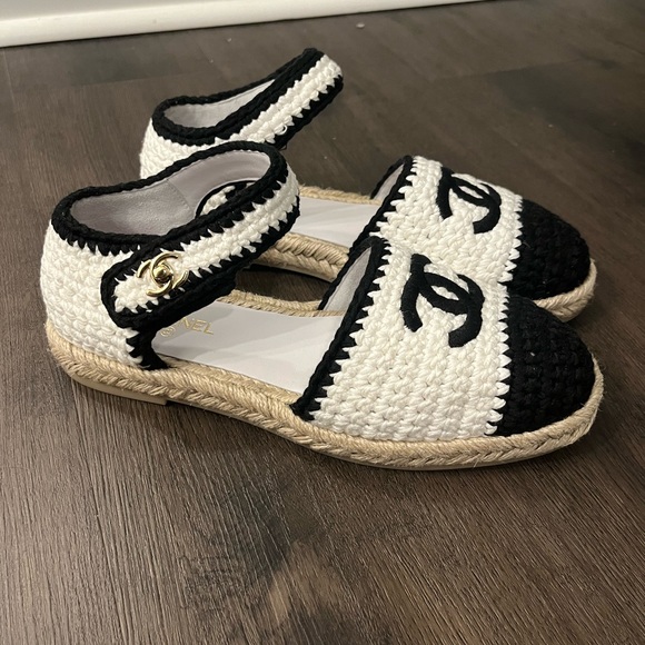 CHANEL 22C Braided Knit Crochet Two Tone CC Flat Espadrille Sandals - Picture 8 of 8